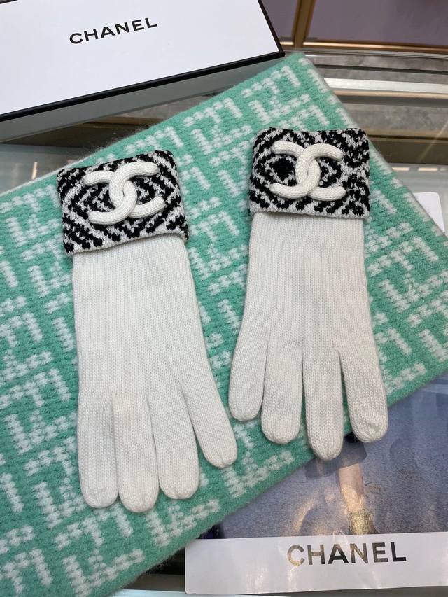 Chanel Fall/Winter Wool Knit Gloves in Candy Solid Colors - A Hot Trend This Fal