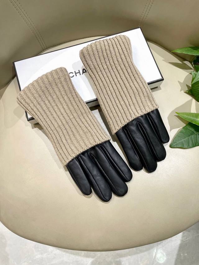 Two ways to wear one pair of gloves. New exclusive first release. Chanel women'
