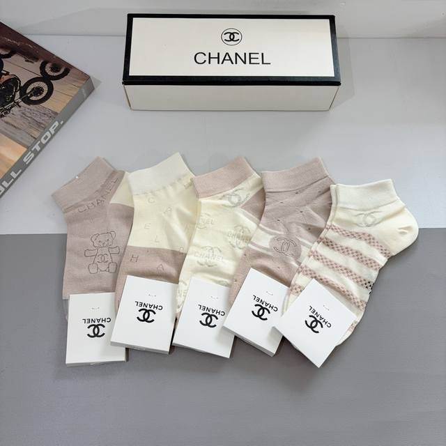Includes packaging, 5 pairs per box. High-quality Chanel classic socks, made of