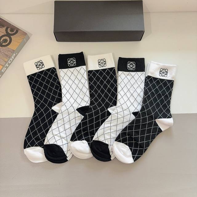 5 pairs per box with packaging Loewe pure cotton embroidered knee-high socks, a