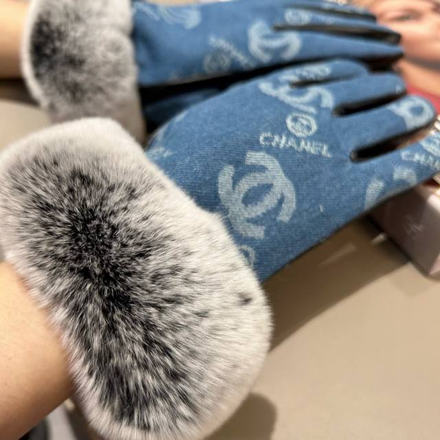 2025 Chanel New Arrival: Denim Gloves with Lambskin Lining, Stylish Motorcycle G