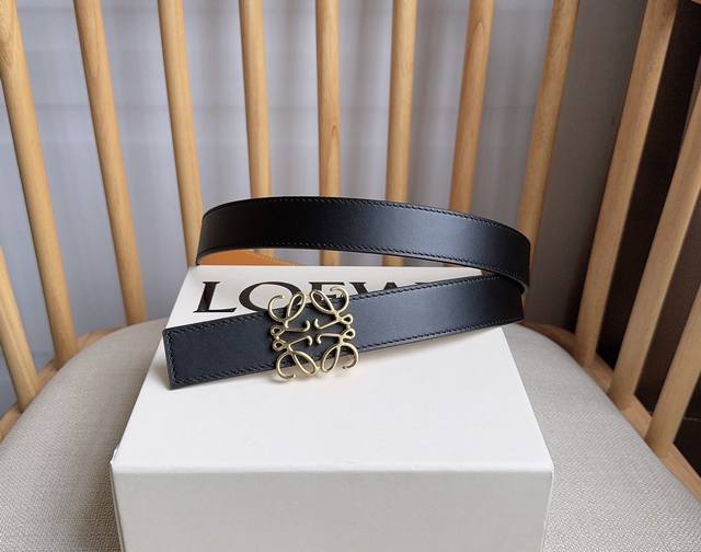 Loewe's latest same style waist belt from boutiques: 2.8cm wide, made of smooth