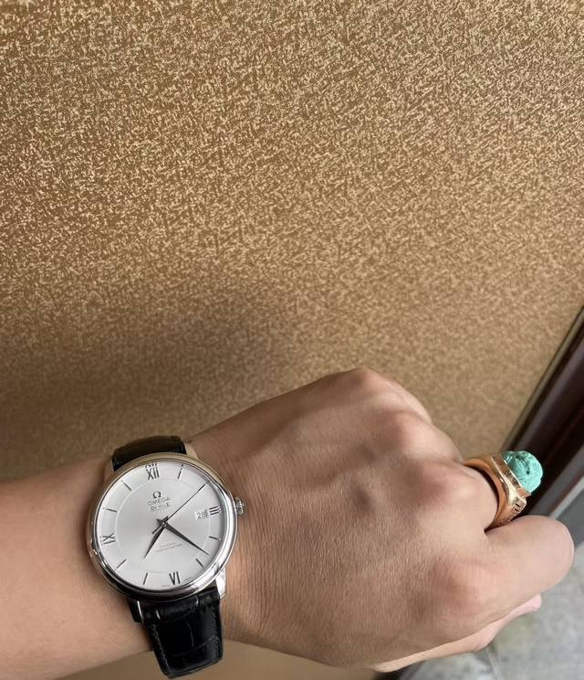 欧米茄四代碟飞系列机械全自动精钢男表 39.5毫米超大号表盘 白色太阳纹盘面 经典古罗马刻度 剑型指针 带日历显示 蓝宝石镜面 搭载欧米茄机械全自动Cal.25