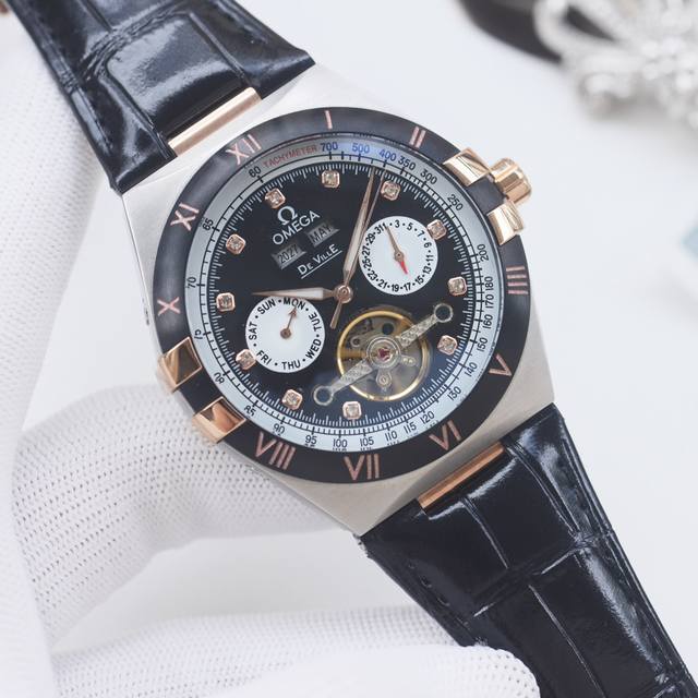 白 金 品牌：欧米茄-Omega 类型：男士腕表 壳套：顶级版316精钢L 表带：进口小牛皮表带 机芯：全自动机械机芯 镜面：矿物质防刮镜面玻璃 尺寸：直径42