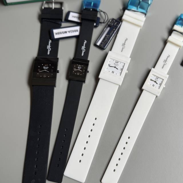 正品 库存瑞士小众品牌Alexandre Christie女表，简称A C ，大号尺寸28*38Mm，小号21*29Mm，瑞士朗达石英机芯，陶瓷表壳，蓝宝石玻璃