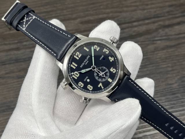 pp Factory2025推荐 百达翡丽5524G，一款集创新技术，实用功能独特设计于一身的运动顶级腕表。 40.8的毫米直径，不锈钢材质，经过抛光和拉丝交替