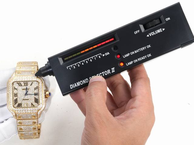 F4 真莫桑钻！卡地亚 Cartier 山度士系列 满天星系列 奢华至极！极少量到货！满天星卡地亚山度士满天星莫桑钻版本，整表纯手工镶嵌 D 色 Vvs 级莫桑