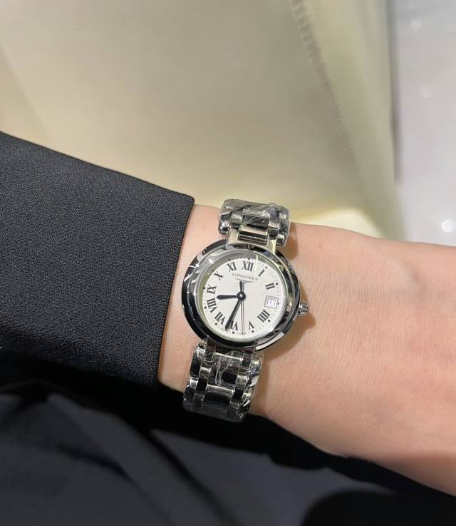 浪琴心月系列罗马字盘，有26.5 30两个尺寸，复古的表盘底色加上经典罗马字刻度让整个表盘看起来复古优雅又时尚！同款有机械款式，这一款是石英款哦 #浪琴