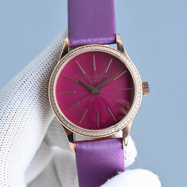 新品女款百达翡丽古典表系列 4897腕表，强势推荐！ 古典魅力，经典重现，正装表王震撼登场。完美还原表中王者的独特质感和简约格调。 精彩细节 1.搭配定制版机芯