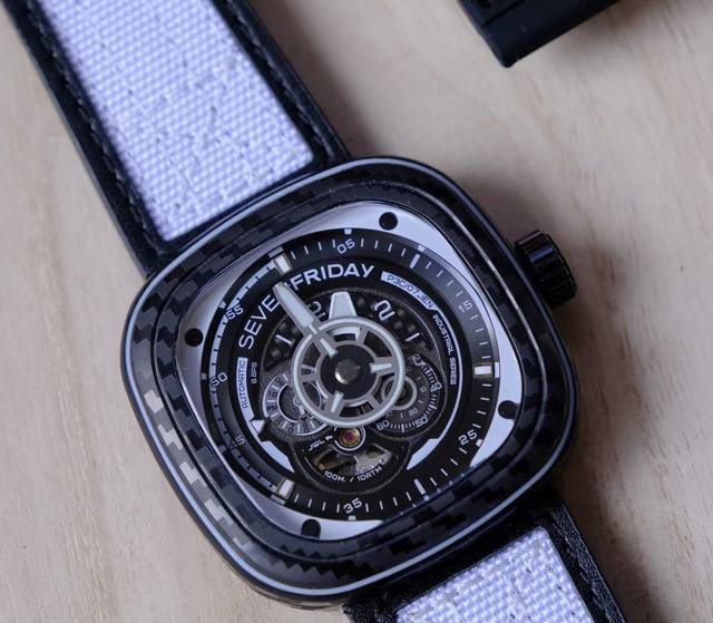 Sevenfriday7个星期五 C最新款，官方售价460W+，我们的超级划算，表壳47.6+47Mm大小 ,采用全自动进口日本机械机芯82S7. 40小时的动