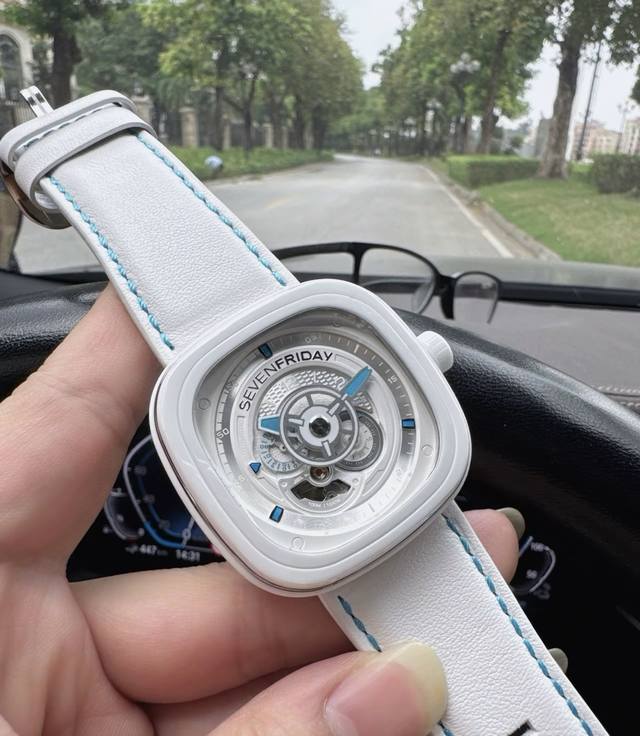 Sevenfriday七个星期五p系列 自动机械机芯 工业风潮流运动休闲 男女同款 瑞表 47.6*47Mm 白色表盘 陶瓷精钢表壳 牛皮表带