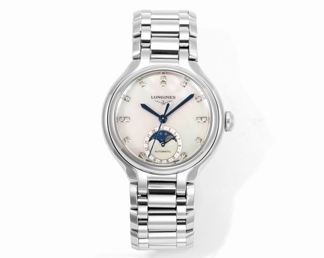 光 -钻 浪琴全新款心月星辰腕表 璀璨星辰，腕间永恒 让每个抬手都是高光时刻 晶莹莫桑美钻环绕表盘，如星辰坠入眼眸 白色搭配银色表盘层次分明，如同月光光晕，温和