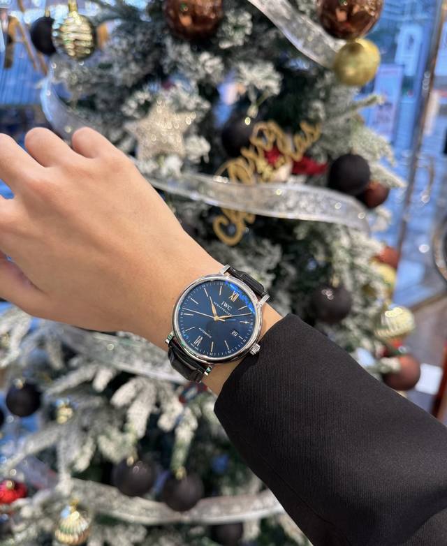 万国波涛菲洛Iw356522自动机械男表 40毫米蓝色表盘 整体18K玫瑰金材质 针扣 整体成色98新 年全套延保到2029年 国内公价129740 现货好价#