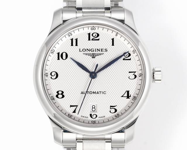 浪琴 Longines 名匠系列Lx9 将优雅风格与卓越品质融于一体。 表款直径 38.5毫米，搭载官方最新的“Cal.L888”型号自动上链机芯 ※ 拆解，每
