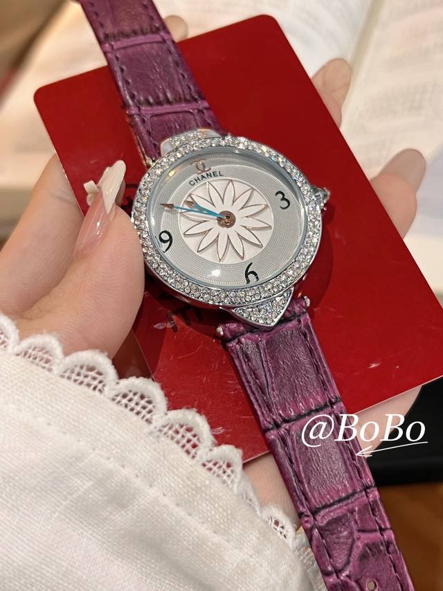 香奈儿-Chanel新款上市，火爆来袭，巅峰杰作，精致优雅，进口石英，您值得拥有！ 人手一只 犒劳自己 送朋友 送老婆 送女友 的首选！时尚靓丽，就该给自己最美