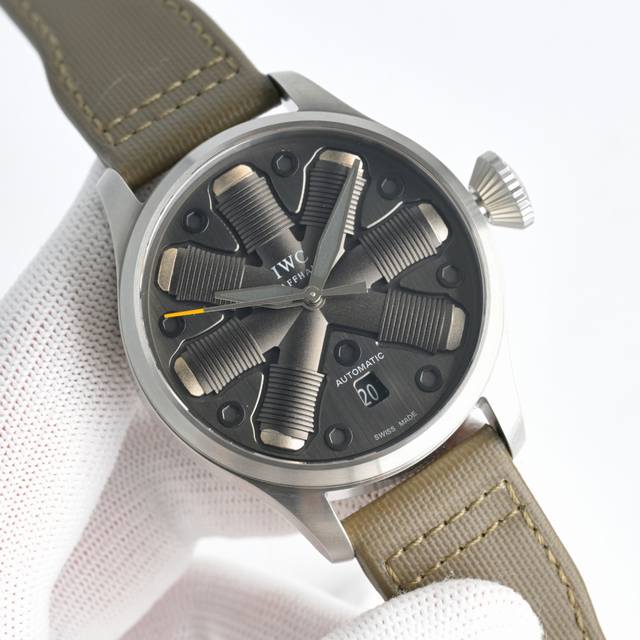 白 黑 万国 Iwc 技术引领时尚万国典范 大飞新品Iwc概念表特别版 表壳 腕表数据46Mm.，采用高科技强化316精钢 字面 采用飞机引擎形状.菱角切工形状