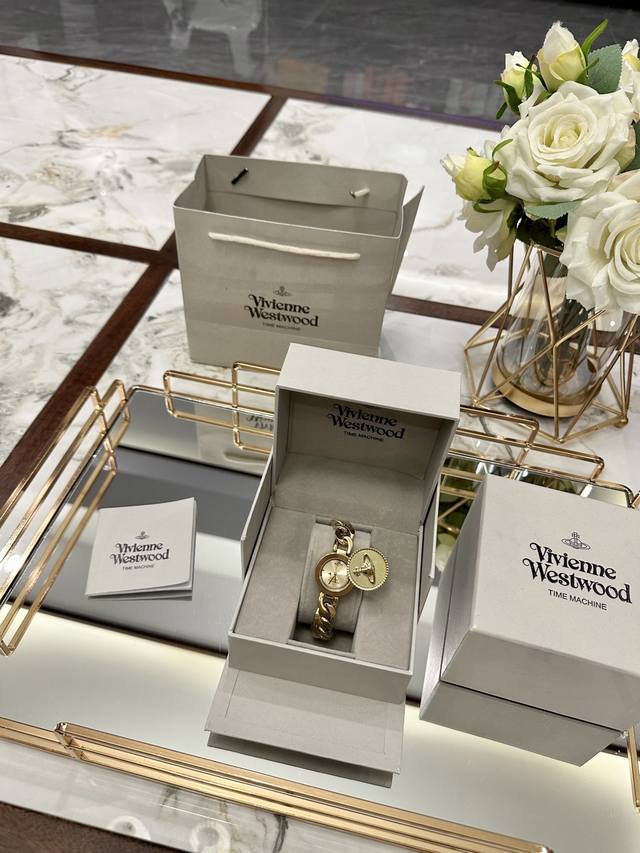 图片包装 原单1:1最高版 西太后手表手表打开 全网断货，代购价格p炒到了3000+西太后手表终于来了！好看到挪不开眼睛的程度。原单最顶级版本 全钢定制 30M