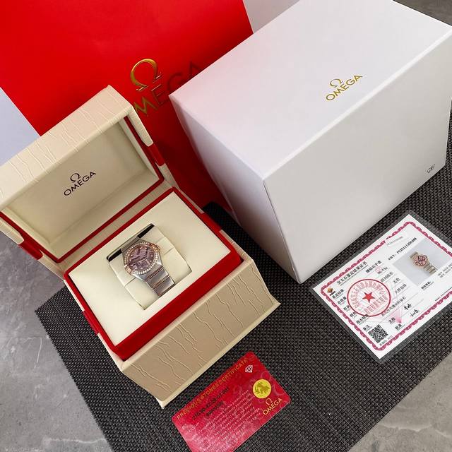 批真钻款 。Omega 。新款欧米茄星座系列钻石石英女表，表盘直径27Mm ，瑞士石英机芯，蓝宝石防刮花玻璃，外盘镶嵌36颗天然钻石每一个表做一个真钻证书认准国