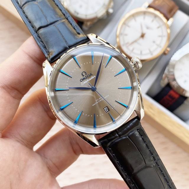 品牌:欧米加 款式：尊贵绅士潮男腕表机械 尺寸：40Mm×11Mm 机芯：8215机心 镜面：矿物质水晶玻璃 材料：316精钢 表扣：针扣 精致打造，完美呈现S