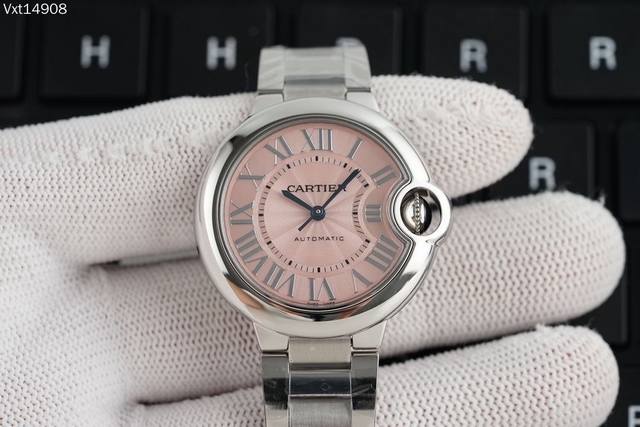 Af 蓝气球V7版本 33Mm36Mm日本机械 进口油墨印刷，保证字体光泽饱满。超精密镀银扭索雕纹表盘，底纹放大多少倍依然光滑无瑕疵。进口蓝色尖晶石，绽放迷人幽