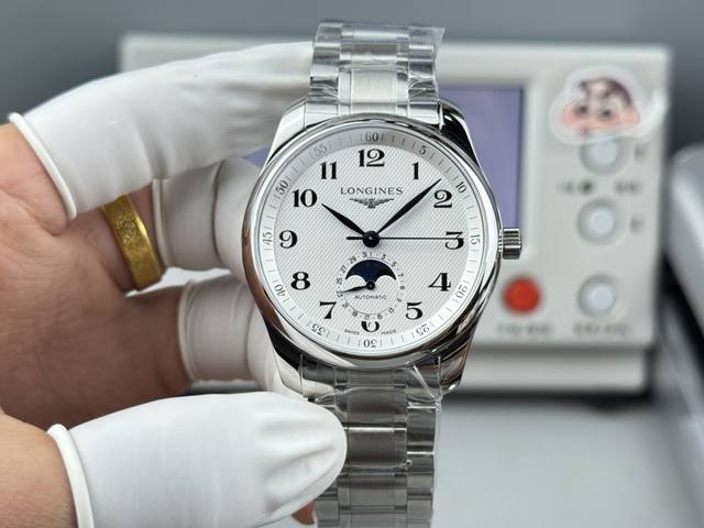 Gf 浪琴名匠系列月相40Mm腕表，搭载复刻L899.5一体机芯。 两大市场唯一』： 唯一对版自动陀真轴承 注意：此轴承并非贴片，没有浪琴机芯专用工具请不要乱拆