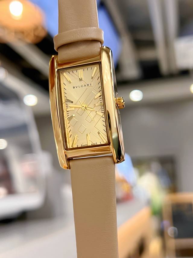 宝格丽 Bvlgari独家实拍 新款来袭，独特风格，英伦风范，进口石英机芯，规格：24*42Mm，时尚百搭，上手美美哒～～