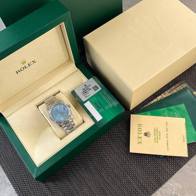 劳力士星期日历型_ Day-Date，经典之王 日志 真真正正的白金款冰蓝钻盘来啦，最顶级版本表盘尺寸36Mm！ 对标正品！整表克配重180左右 上手沉甸甸，手