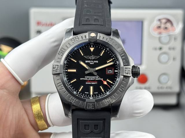 V2版本 -V4版本 Gf V4版百年灵复仇者系列黑鸟侦察机44系列，升级表盘背面刻字 机芯按照原版独家打磨，44X12.7Mm，2824自动机械机芯，蓝宝石镜