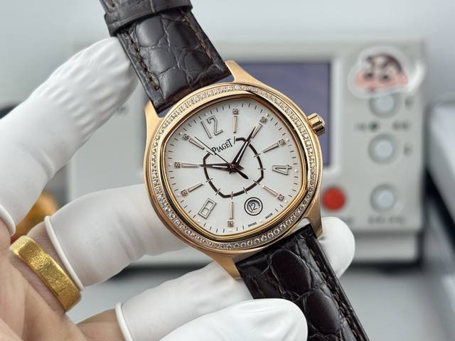 白 -金 钻+50 最新推出男士款” 热卖款！方形壳 在推出新面孔 更别致 更有型 经典 品牌：伯爵 方正卓绝 精致之作 爆卖款 类型：精致款男士腕表 卓越 有