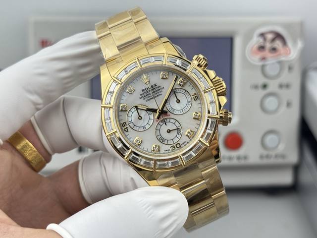 贝壳眼: -铂金眼: ppm改装，双层贝母眼，隐藏款竹节钻迪通拿 采用真莫桑钻圈口 内置4801机芯，可原装4130机芯。 在时光的长河中，每一块手表都承载着独