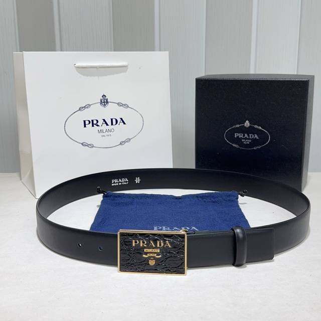 Prada, Saffiano calfskin belt, stylish and sophisticated! Versatile and elegant