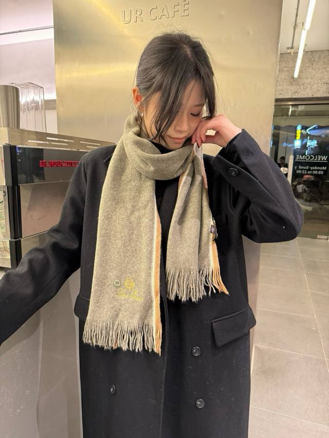 Loro Piana, available simultaneously on the official website. This is a trading