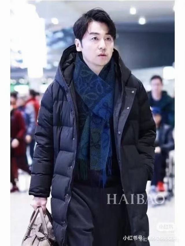 Loewe classic checkered scarf, 90% wool + 10% cashmere, soft, skin-friendly, and