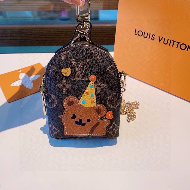 Original Louis Vuitton new cartoon chain crossbody bag, Mini bag, can hold bank