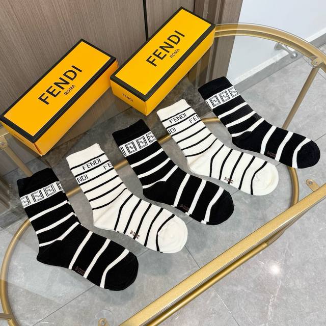 Comes with packaging. One box contains five pairs of Fendi high socks featuring