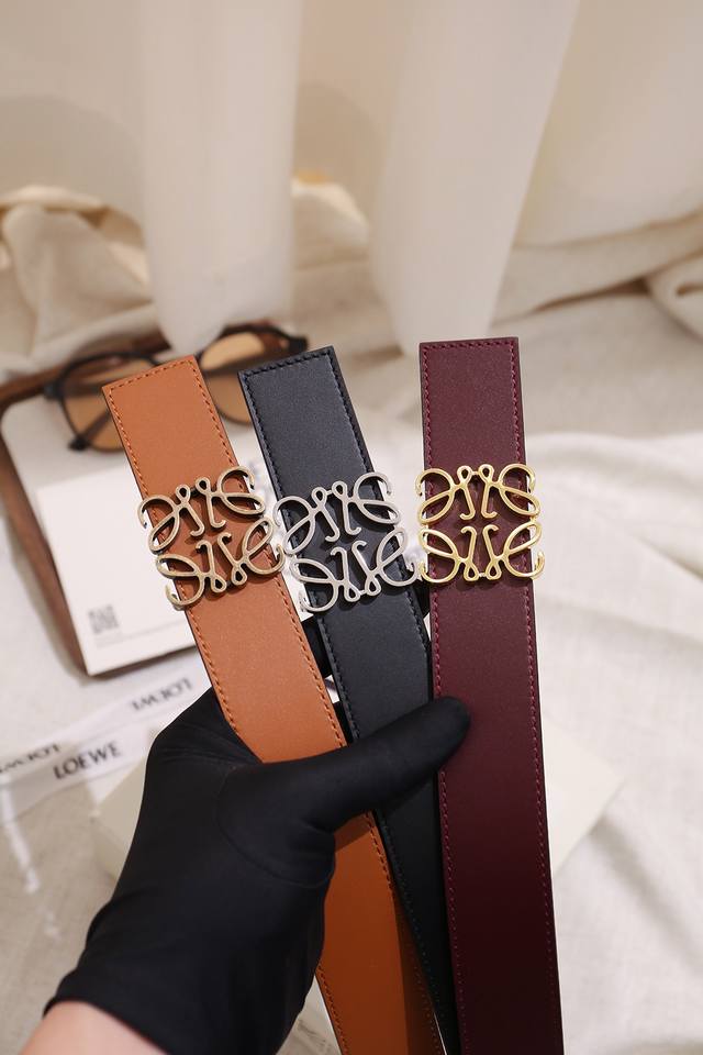Loewe 3.5 latest hot-selling style, golden width, unisex, looks great on, grab
