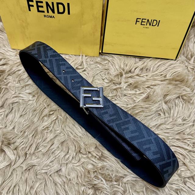 Fendi boutique style, 4.0cm wide, double-ring reversible belt with snap fastener