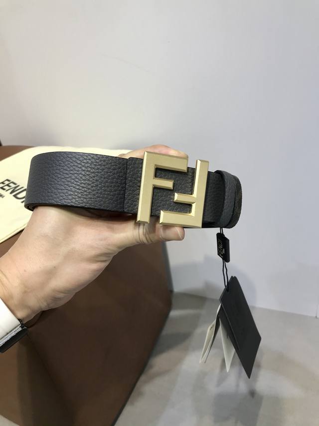 Delivered with original packaging, punch pin, new Fd style, 38mm wide, supports