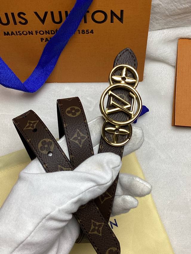 Louis Vuitton: Classic single-piece quality, paired with a classic countertop b