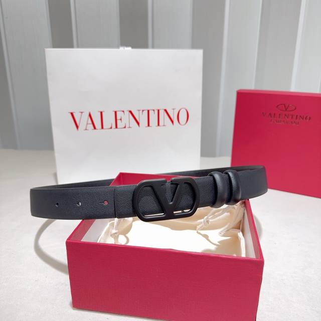 Valentino . Crafted from double-sided Nappa top-grain cowhide with a pure coppe