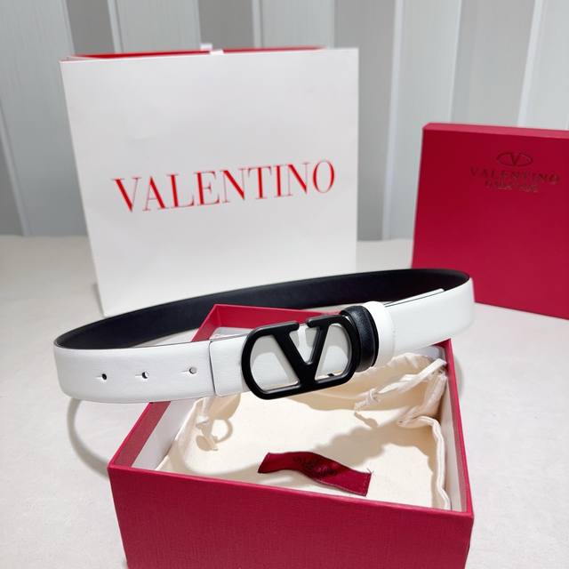 Valentino . Crafted from double-sided Nappa leather with a pure copper buckle,