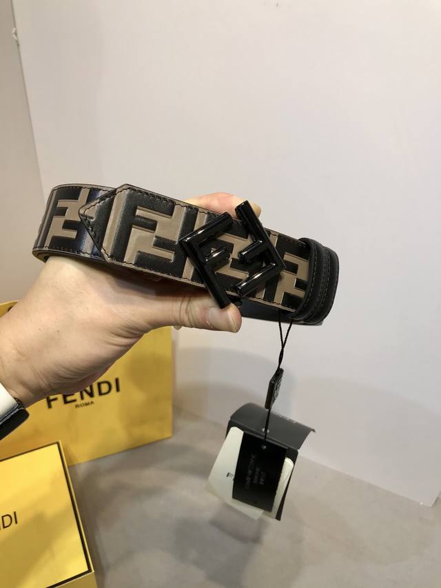 Delivered with original packaging and punch pin. New Fd style, 38mm wide, monogr