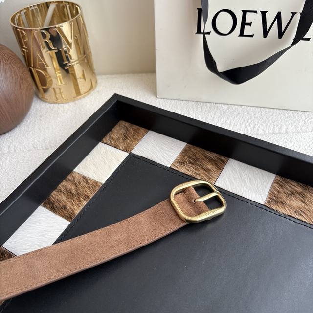 New Loewe soft grained calfskin leather belt, round buckle, 3.2cm wide, five-ho