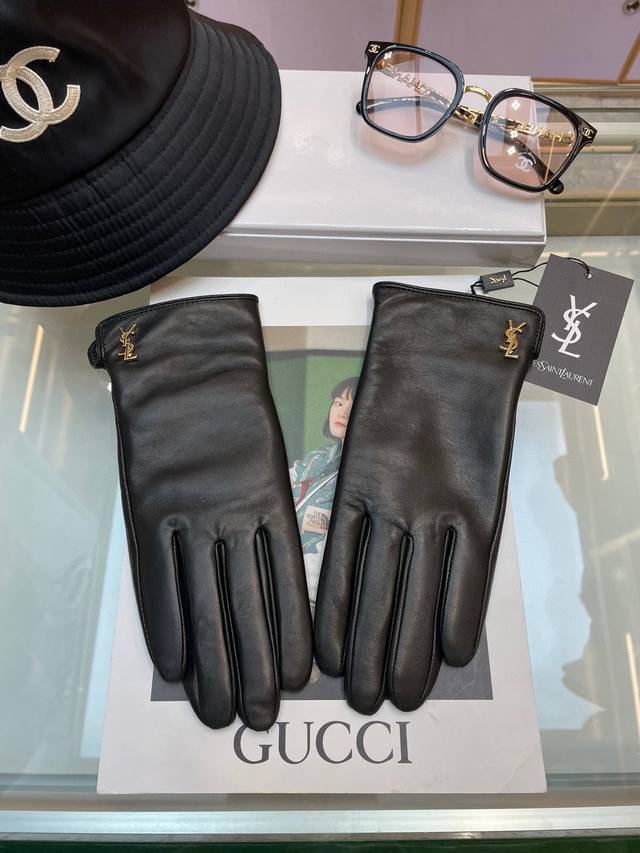 Hot Selling Item: YSL Top-Tier Original Women's High-End Lambskin Gloves, 100%