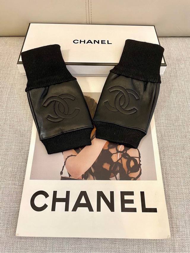 Chanel European New Top-Tier Original Women's High-End Half-Finger Gloves. 100%