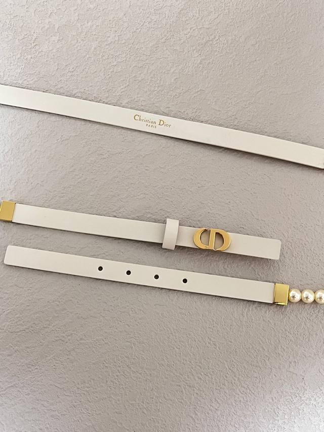 This season's new iconic Dior Caro beaded belt is meticulously crafted from whit