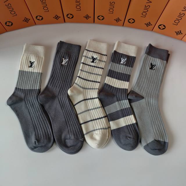 Special packaging from the boutique. Louis Vuitton new embroidered mid-calf sock