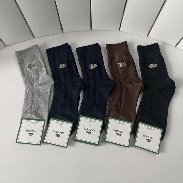 Special packaging for Lacoste's new double-needle embroidered mid-length slouch