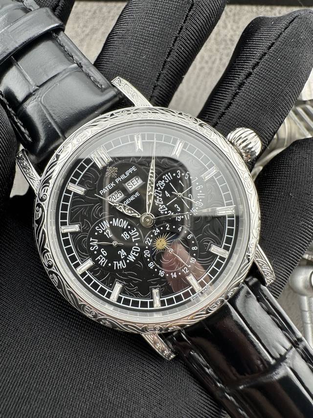 铁划银钩 苍劲有力 高颜值新品墙裂推荐 精湛的工艺！ 年度最佳典藏之作 百达.翡丽古典超级复杂多功能 万年历功能腕表 团队历时两年多精心设计，不计成本，敢为人先