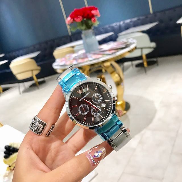 阿玛尼-Renato系列 细节可见品质时尚男表尊贵钢铁王子 深邃而优雅的黑色大表盘三眼多功能商务石英腕表 表盘直径43Mm 表盘厚度11Mm ，出口美国百分之七